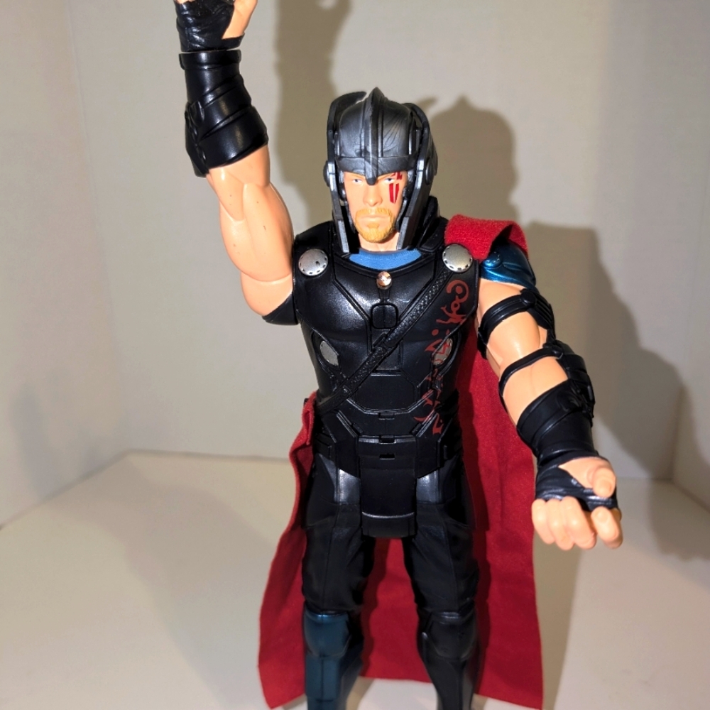 Thor Ragnarok 12 inch Figure Electronic Talking Figure Marvel Hasbro‎ Works - Picture 5 of 9